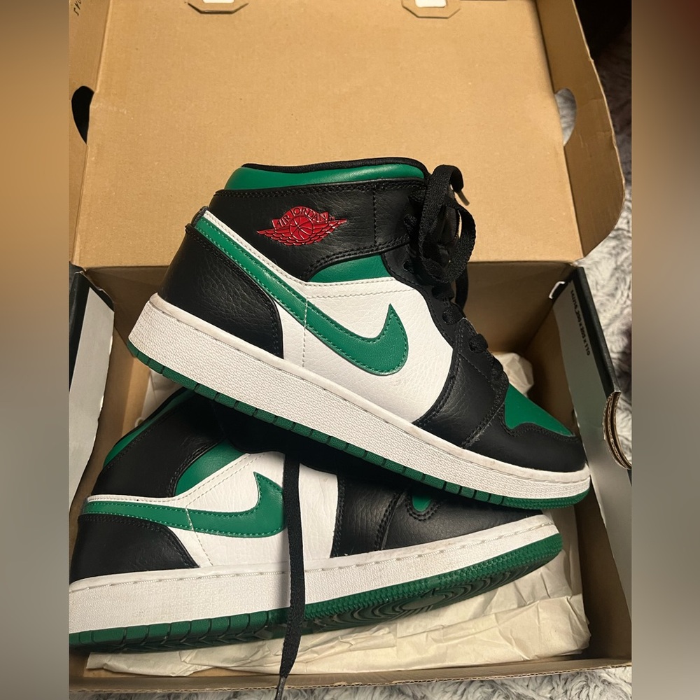 Jordan 1 Mid Pine Green